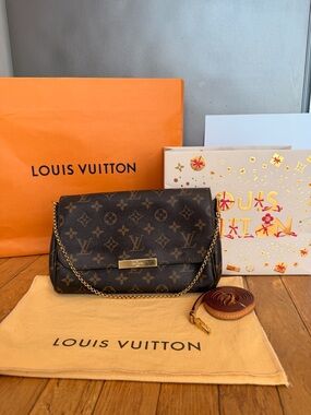 AUTHENTIC Louis Vuitton Favorite Monogram Canvas Crossbody